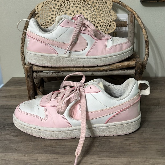 PRE OWNED  YOUTH 4 Nike Court Borough Low Recraft sneaker PINK AND WHITE - Picture 2 of 14